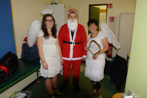 Der Weihnachtsmann mit unseren lieblichen Engeln